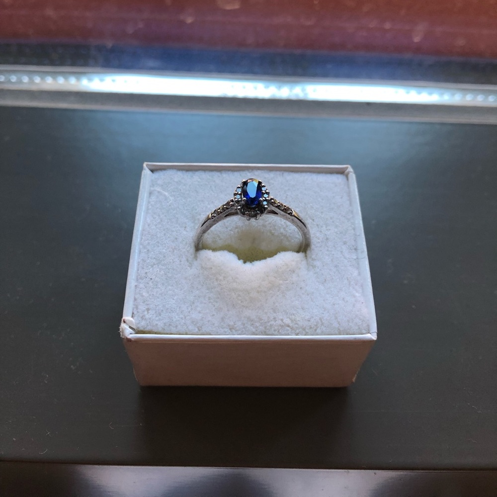 Women’s Sapphire Engagement Ring